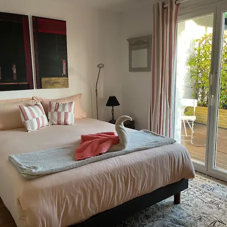 D'hôtes-studette Milady, Calme, Patio, Vue Sur Jardin Et Montagne Du Patio, Parkin Privé, Confort