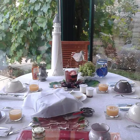 Casa de hóspedes D'hôtes-studette Milady, Calme, Patio, Vue Sur Jardin Et Montagne Du Patio, Parkin Privé, Confort Biarritz
