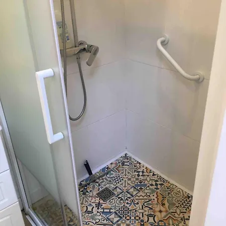 D'hôtes-studette Milady, Calme, Patio, Vue Sur Jardin Et Montagne Du Patio, Parkin Privé, Confort Casa de hóspedes