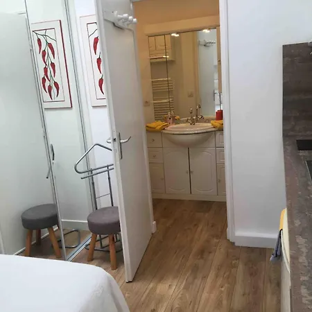 D'hôtes-studette Milady, Calme, Patio, Vue Sur Jardin Et Montagne Du Patio, Parkin Privé, Confort 4*