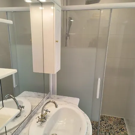 Casa de hóspedes D'hôtes-studette Milady, Calme, Patio, Vue Sur Jardin Et Montagne Du Patio, Parkin Privé, Confort 4*