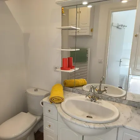 D'hôtes-studette Milady, Calme, Patio, Vue Sur Jardin Et Montagne Du Patio, Parkin Privé, Confort 4*