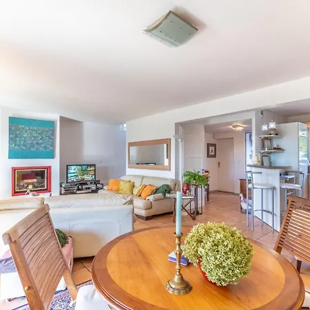 D'hôtes-studette Milady, Calme, Patio, Vue Sur Jardin Et Montagne Du Patio, Parkin Privé, Confort