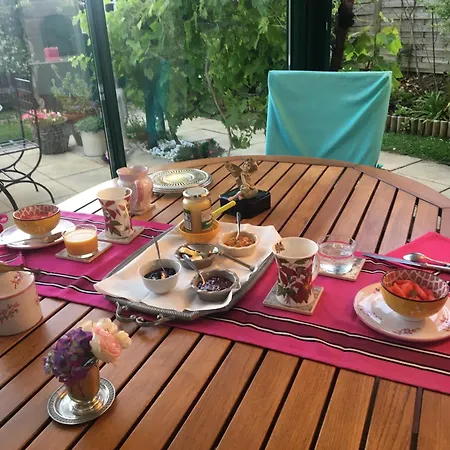 D'hôtes-studette Milady, Calme, Patio, Vue Sur Jardin Et Montagne Du Patio, Parkin Privé, Confort Pensión 4*