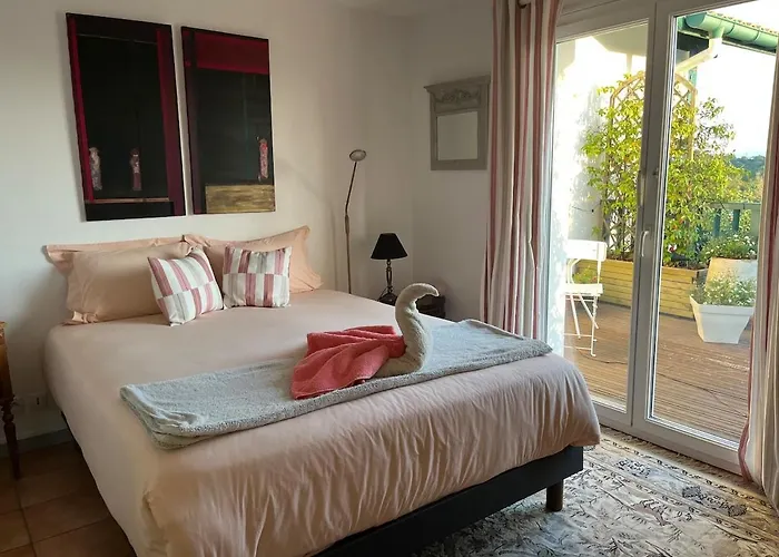 D'hôtes-studette Milady, Calme, Patio, Vue Sur Jardin Et Montagne Du Patio, Parkin Privé, Confort