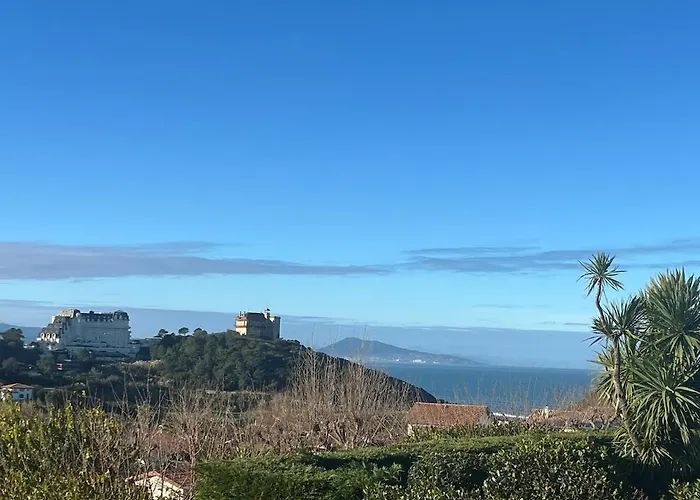 D'hôtes-studette Milady, Calme, Patio, Vue Sur Jardin Et Montagne Du Patio, Parkin Privé, Confort Biarriz