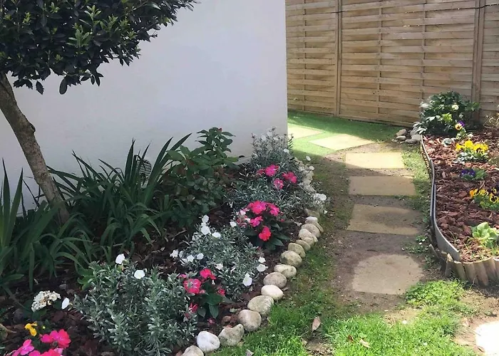 D'hôtes-studette Milady, Calme, Patio, Vue Sur Jardin Et Montagne Du Patio, Parkin Privé, Confort 4*