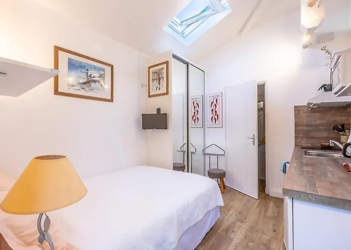 Pensión D'hôtes-studette Milady, Calme, Patio, Vue Sur Jardin Et Montagne Du Patio, Parkin Privé, Confort