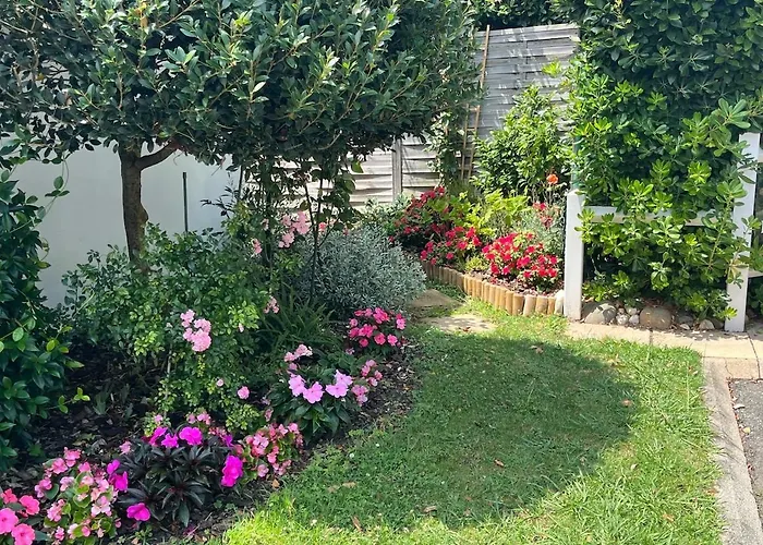 Pensión D'hôtes-studette Milady, Calme, Patio, Vue Sur Jardin Et Montagne Du Patio, Parkin Privé, Confort Biarriz