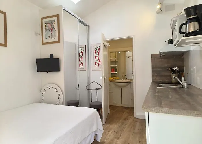 D'hôtes-studette Milady, Calme, Patio, Vue Sur Jardin Et Montagne Du Patio, Parkin Privé, Confort