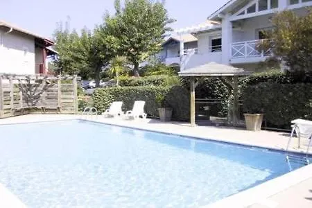 Pensión D'hôtes-studette Milady, Calme, Patio, Vue Sur Jardin Et Montagne Du Patio, Parkin Privé, Confort 4*