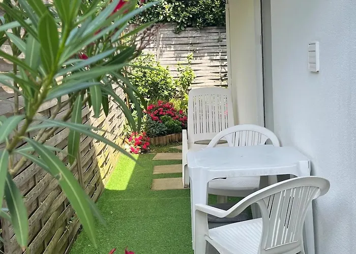 D'hôtes-studette Milady, Calme, Patio, Vue Sur Jardin Et Montagne Du Patio, Parkin Privé, Confort Pensión 4*