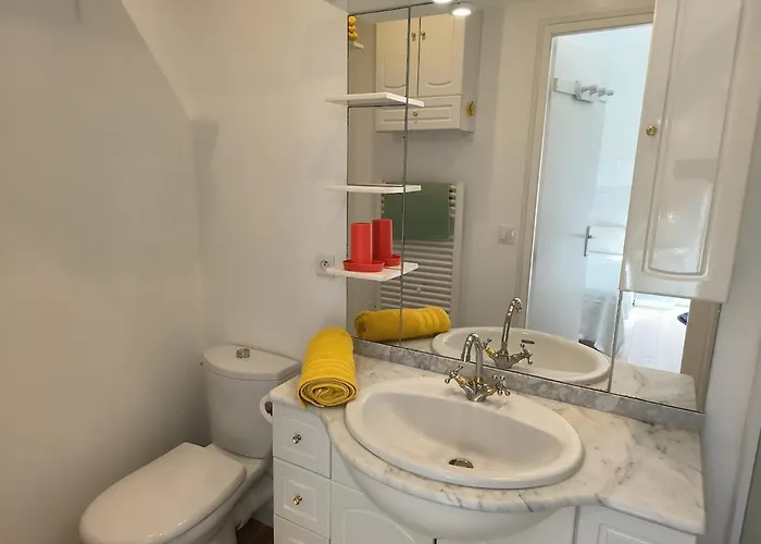 D'hôtes-studette Milady, Calme, Patio, Vue Sur Jardin Et Montagne Du Patio, Parkin Privé, Confort 4*