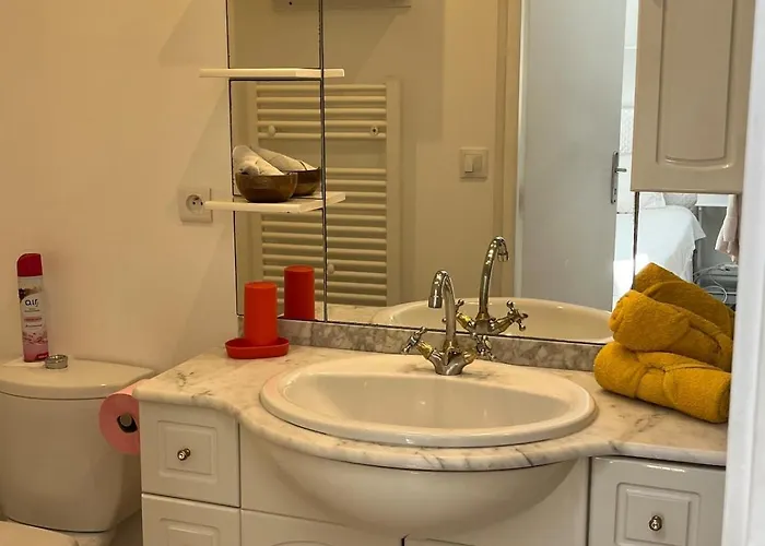 D'hôtes-studette Milady, Calme, Patio, Vue Sur Jardin Et Montagne Du Patio, Parkin Privé, Confort