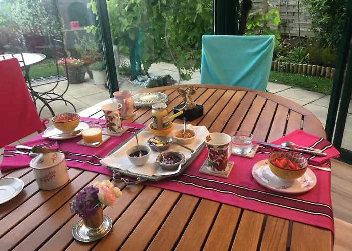 D'hôtes-studette Milady, Calme, Patio, Vue Sur Jardin Et Montagne Du Patio, Parkin Privé, Confort Pensión 4*